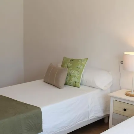Casa Serena Con Piscina Y Jardin 산트 요렌소 드 발라피아