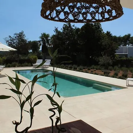 Casa Serena Con Piscina Y Jardin
