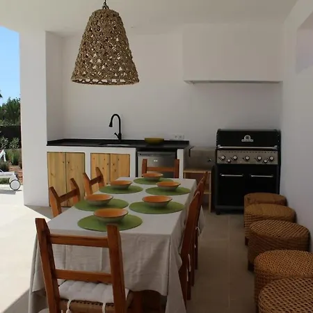 Casa Serena Con Piscina Y Jardin