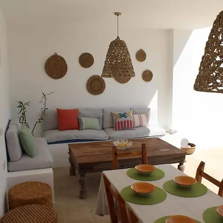 Casa Serena Con Piscina Y Jardin * 산트 요렌소 드 발라피아
